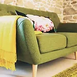 Dvor Vipolze Bed & Breakfast 4*