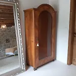 Dvor Vipolze Bed & Breakfast