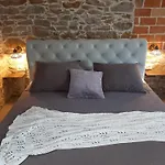 Dvor Vipolze Dobrovo