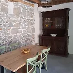 Dvor Vipolze Bed & Breakfast 4*