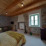 Dvor Vipolze Bed & Breakfast Dobrovo
