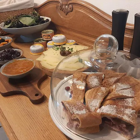 Dvor Vipolze Dobrovo