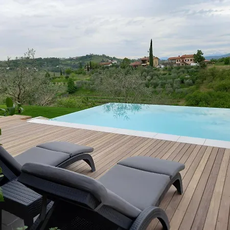 Bed & Breakfast Dvor Vipolze