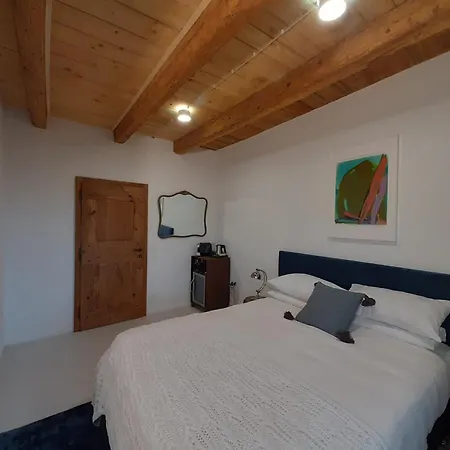 Bed & Breakfast Dvor Vipolze