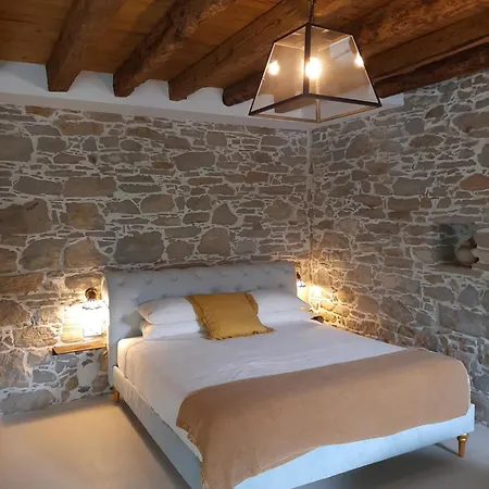 Bed & Breakfast Dvor Vipolze *
