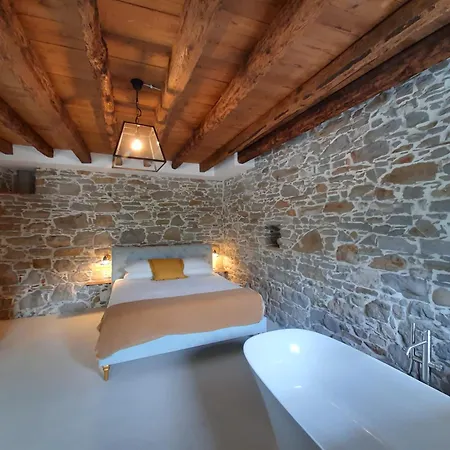 Bed & Breakfast Dvor Vipolze Dobrovo