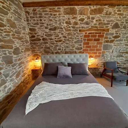 Dvor Vipolze 4*