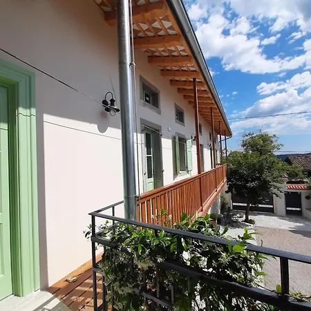 Bed & Breakfast Dvor Vipolze Dobrovo