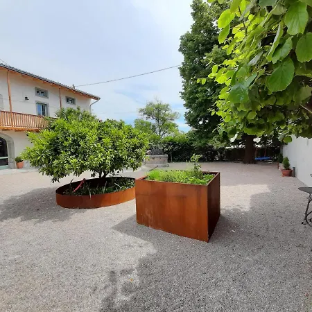 Bed & Breakfast Dvor Vipolze