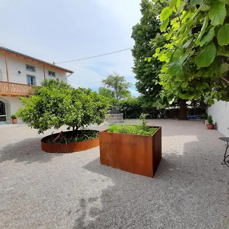 Bed & Breakfast Dvor Vipolze