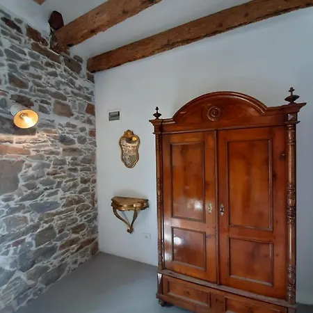 Bed & Breakfast Dvor Vipolze