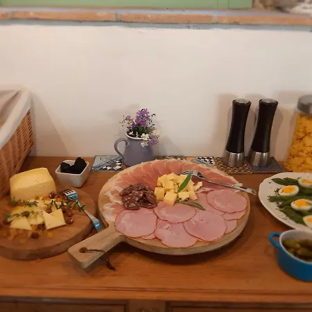 Dvor Vipolze krevet i doručak 4*