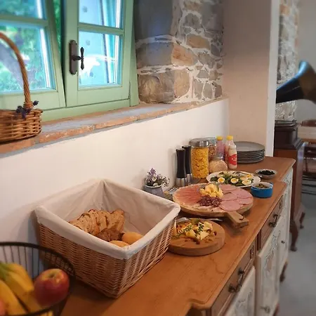 Dvor Vipolze krevet i doručak Dobrovo