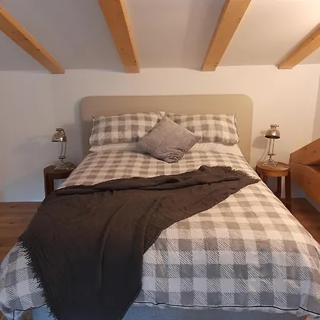 Bed & Breakfast Dvor Vipolze