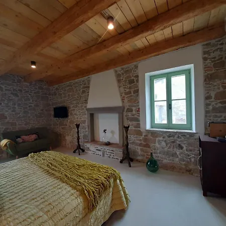 Dvor Vipolze krevet i doručak Dobrovo