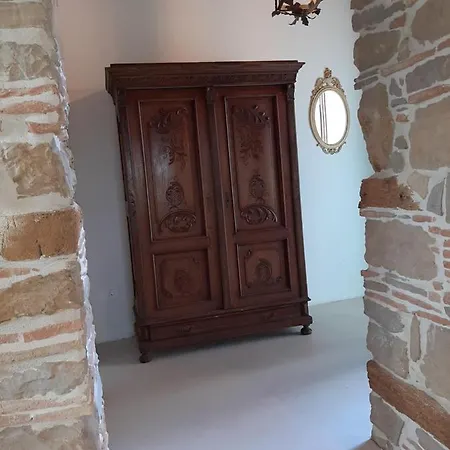Dvor Vipolze