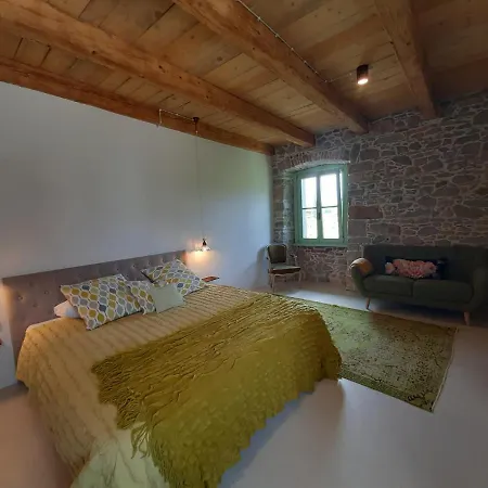 Dvor Vipolze Dobrovo