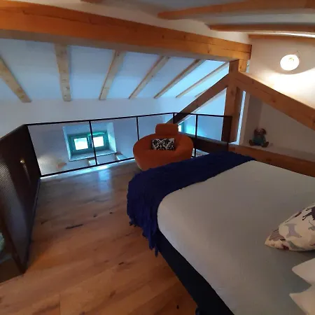 Bed & Breakfast Dvor Vipolze 4*