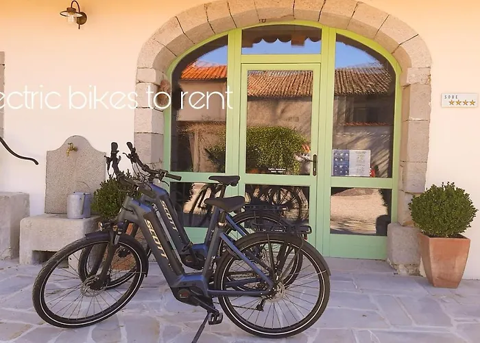 Dvor Vipolze Bed & Breakfast 4*