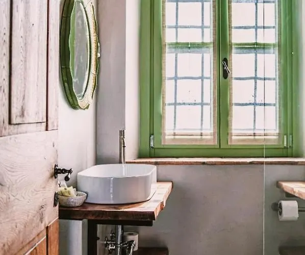 Bed & Breakfast Dvor Vipolze