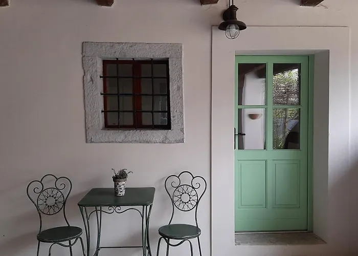 Bed and Breakfast Dvor Vipolze Dobrovo