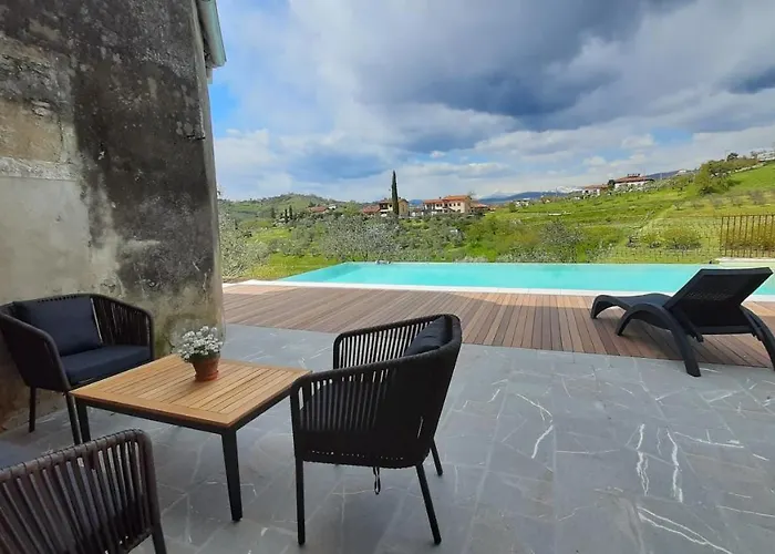 فندق مبيت وإفطار Dvor Vipolze دوبروفو