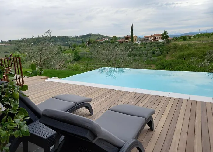 Bed and Breakfast Dvor Vipolze