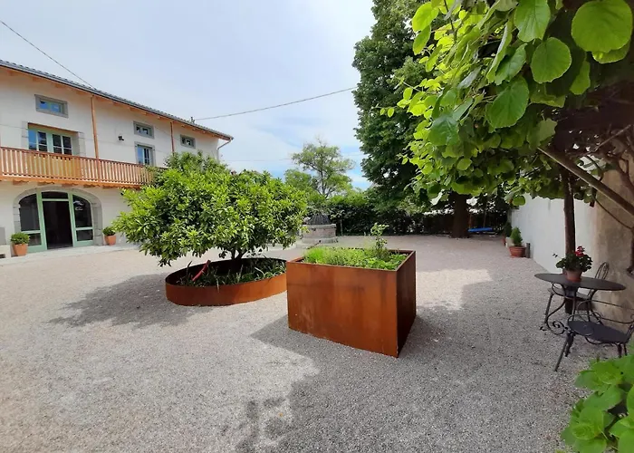 Bed & Breakfast Dvor Vipolze