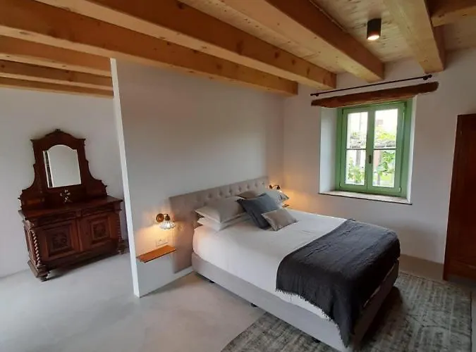 Dvor Vipolze 4* Dobrovo