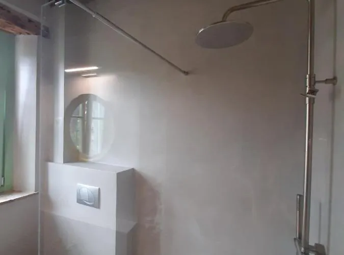 Dvor Vipolze Bed and Breakfast Dobrovo