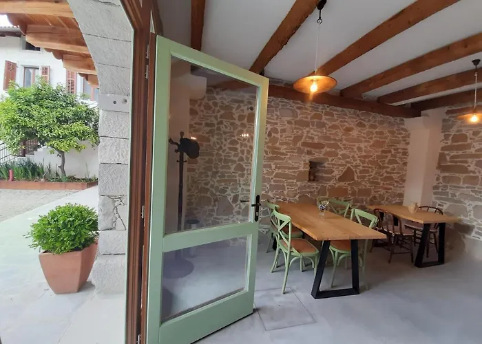 Dvor Vipolze 4* دوبروفو