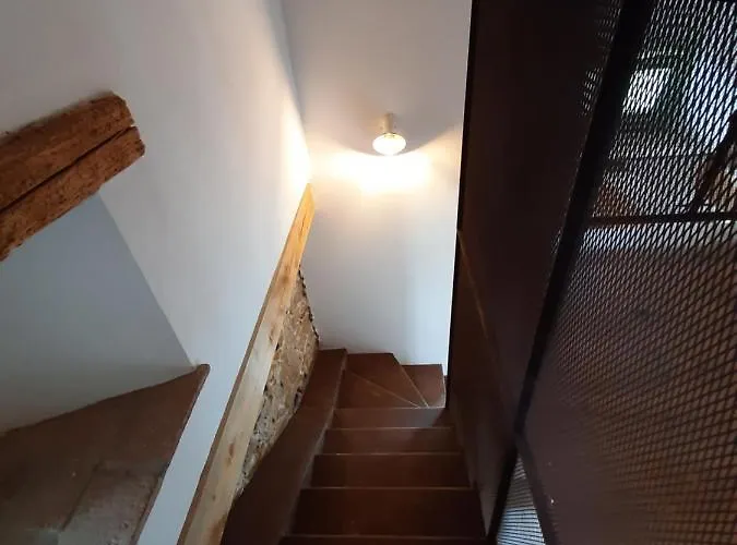 Bed and Breakfast Dvor Vipolze Dobrovo