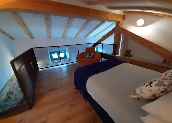 Bed & Breakfast Dvor Vipolze 4*